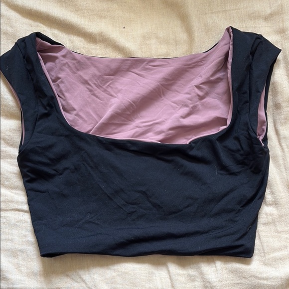 Black and Pink Reversible workout Top - Picture 1 of 2